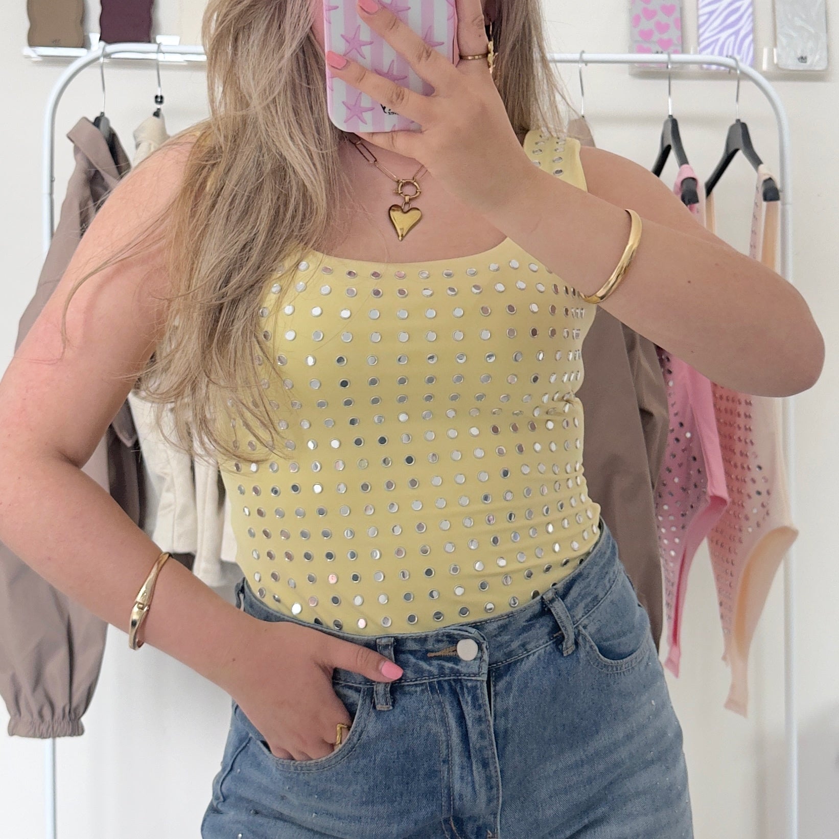 Butter yellow body met studs dames