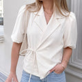 Korte blazer crème met strik